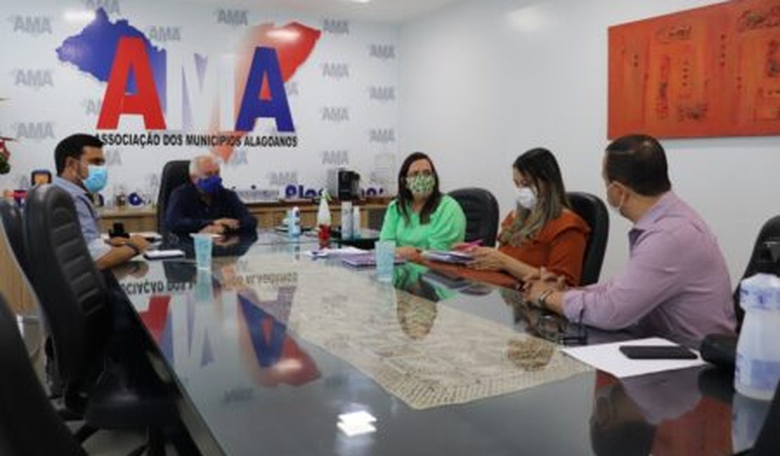 AMA e Cosems vão orientar municípios sobre a vacinação da Covid