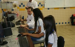 Vice-governador Luciano Barbosa entrega laboratórios de informática em Arapiraca