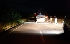 Colisão frontal entre dois caminhões deixa vítimas presas às ferragens em Teotônio Vilela