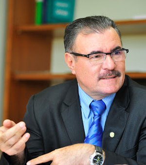 Cícero Almeida permanece na disputa pela Prefeitura de Maceió