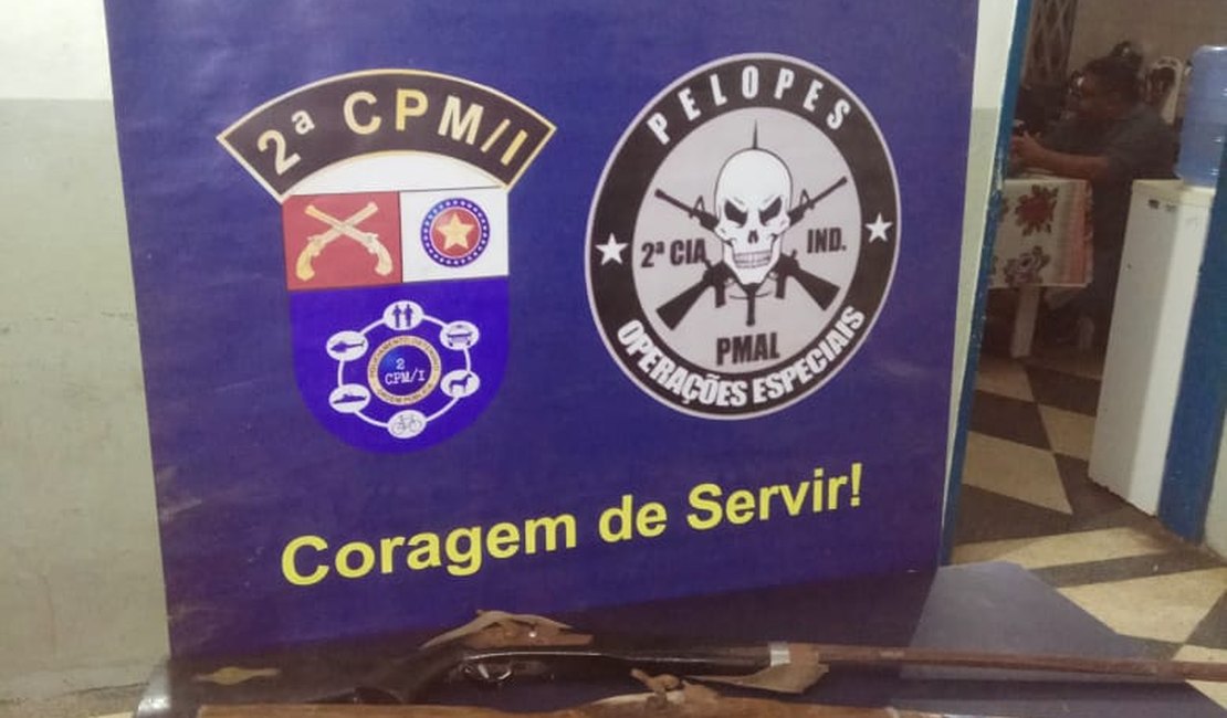 Homem é preso com duas espingardas e motocicleta adulterada em Colônia Leopoldina