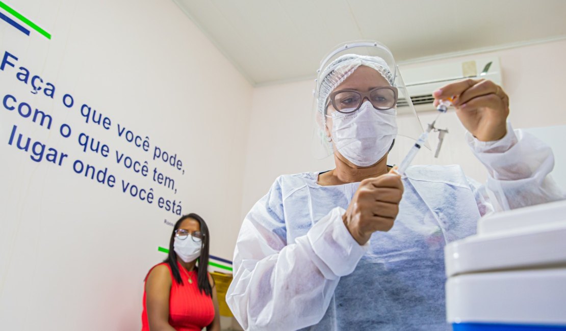Hospital Regional de Arapiraca conclui imunização de funcionários contra Covid-19