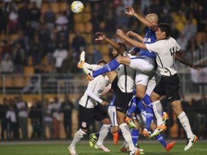 Show do Atlético MG e Corinthians empata em jogo polêmico