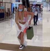 Viih Tube faz xixi na calça durante crise de riso em shopping