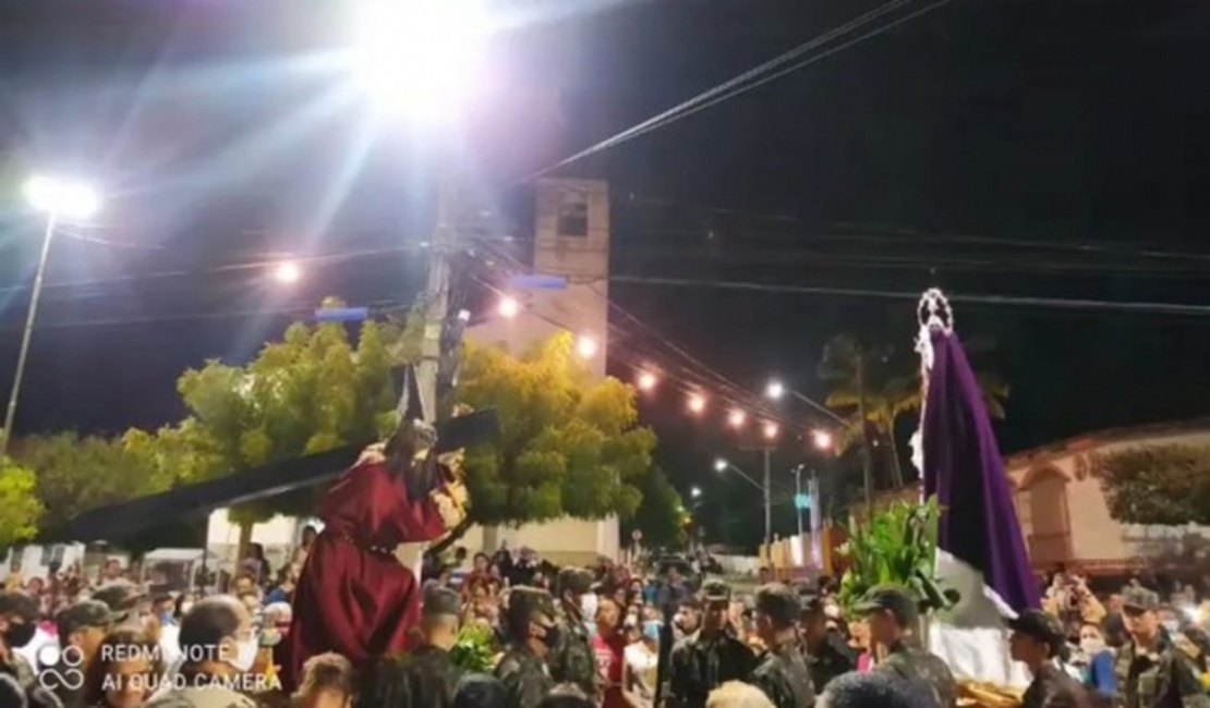 Encontro de Jesus e Maria: procissão é celebrada com fé nas ruas de Penedo