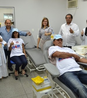 Coringa ajuda campanha de doação de sangue em Arapiraca