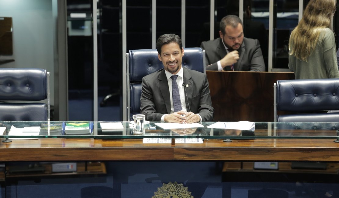 Rodrigo Cunha pede audiência no Senado sobre bairro do Pinheiro