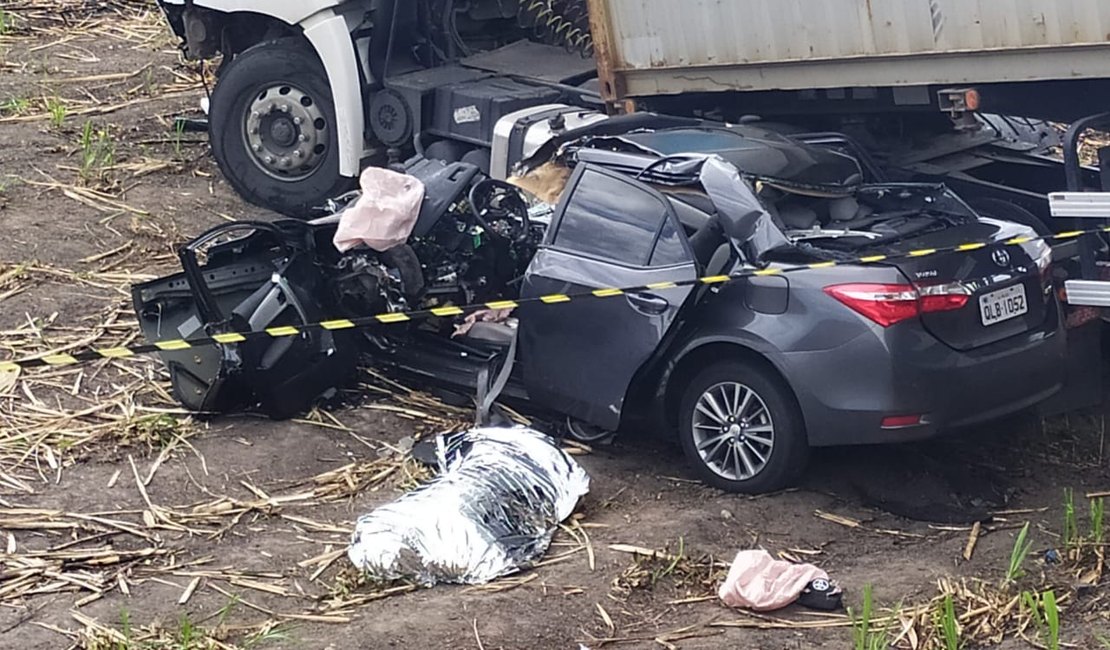 Vídeo Colisão entre carro e carreta deixa pessoa morta em Marechal