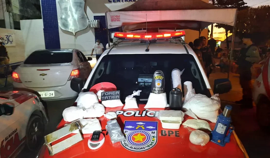Homem é preso com 11kg de cocaína dentro de casa na Serraria