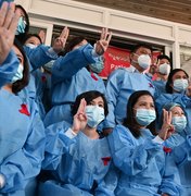 Profissionais de saúde protestam contra golpe de Estado em Myanmar