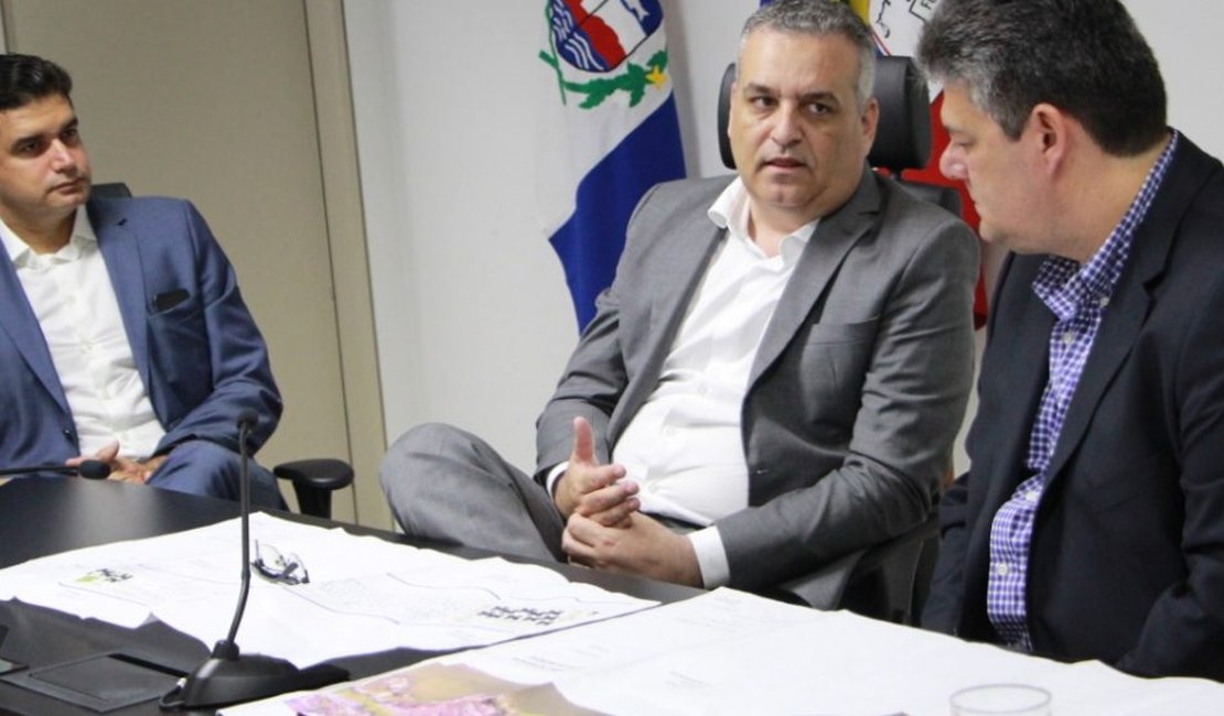MPE recebe prefeito e secretário para explanarem revitalização no Vergel do Lago