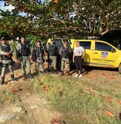 Policiais dão apoio a ONG para entrega de cestas básicas em Joaquim Gomes