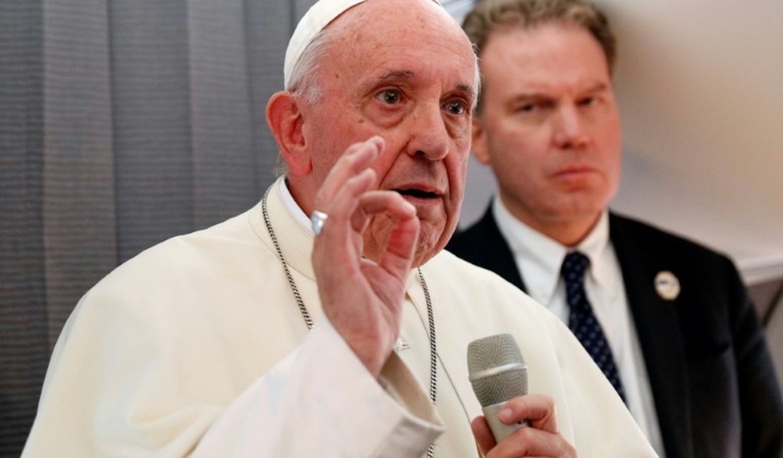 Papa pede que se ouça ‘grito do pobre sufocado pelo do rico’