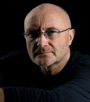 Phil Collins anuncia último show da carreira por conta de problemas de saúde