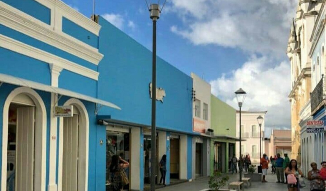 Vândalos destroem patrimônio em Penedo e publicam nas redes sociais