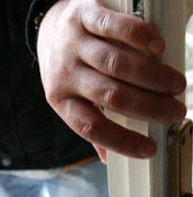 Filhos acusam pai de ordenar furto em residência 