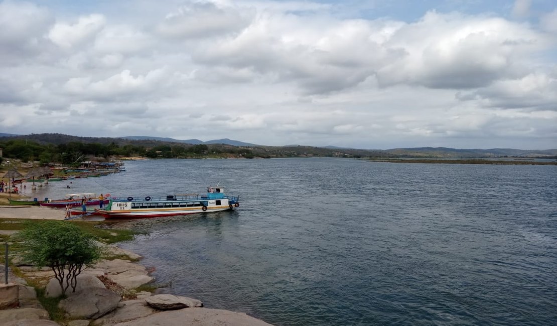 Mulher morre afogada após barco virar no Rio São Francisco