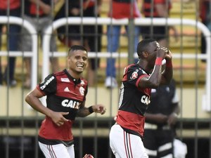 Flamengo vence e garante vaga na final da Taça Guanabara; Botafogo demite técnico