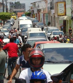Número de veículos registrados em Arapiraca é quatro vezes maior que o total de habitantes