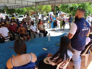 Prefeitura regulariza situação de 100 comerciantes informais de Maceió