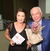 Secretária de Assistência Social de Maragogi recebe prêmio Selma Bandeira