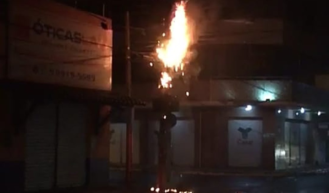 [Vídeo] Fiação elétrica incendeia no Centro de Arapiraca