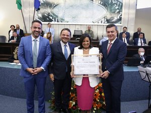 Secretária da Fazenda recebe título de cidadã honorária de Alagoas