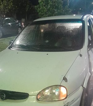 Três pessoas são baleadas dentro de carro no Centro do município de Pilar