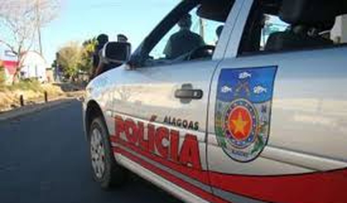 Dupla é presa com mais de 75 gramas de maconha e 3 celulares roubados, em Penedo