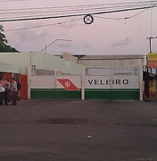 Rodoviários da Veleiro atrasam saída de ônibus da garagem em Rio Largo