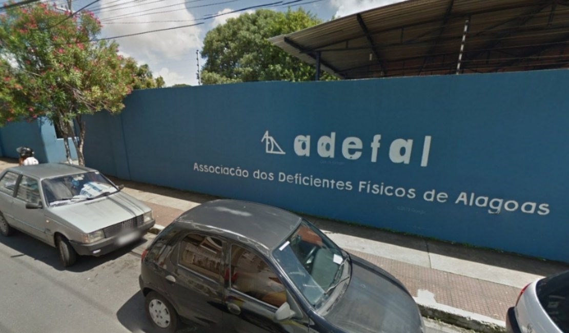 Em Maceió, cadeirante fica ferido ao cair de ônibus em movimento 