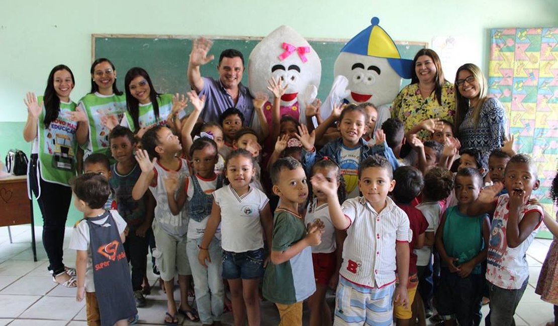 Prefeito Kil visita alunos e conscientiza sobre importância da vacinação contra poliomielite e sarampo