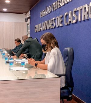 Cibele Moura prestigia sessão da Câmara de Maceió e reforça apoio a projetos