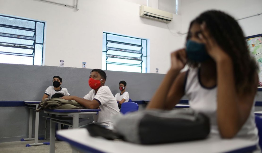 Um ano após primeiro fechamento, escolas dizem que pandemia acelerou mudanças