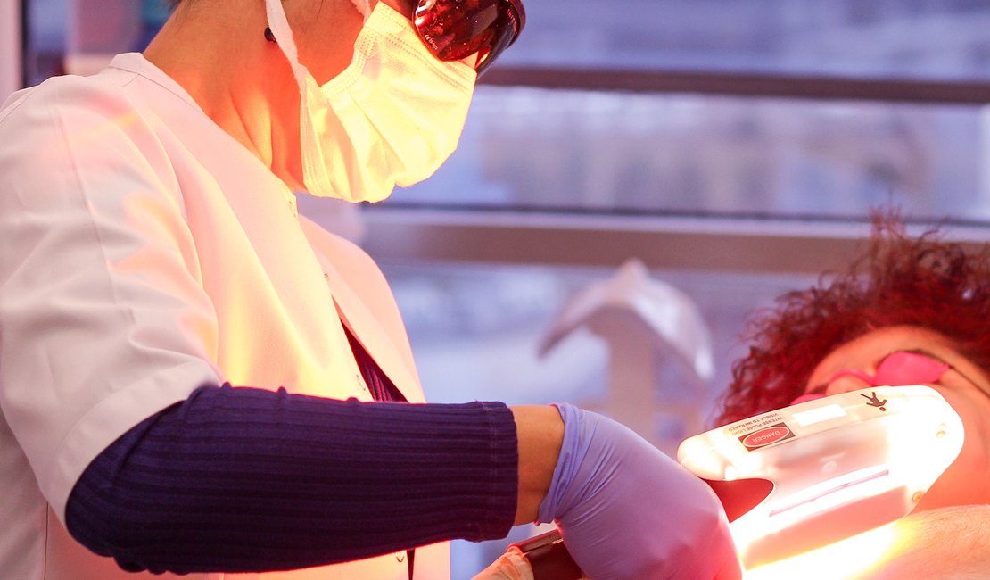 Empresa de depilação a laser deve indenizar cliente por queimaduras