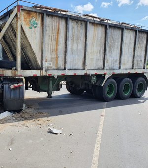 Motorista de caminhão desvia de carro e acidente é registrado em São Luís 