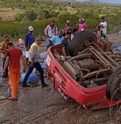 Caminhoneiro morre após perder o controle do caminhão e tombar o veículo em São José da Tapera