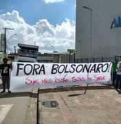 Ato em frente à Almaviva, em Maceió, pede a saída de Bolsonaro
