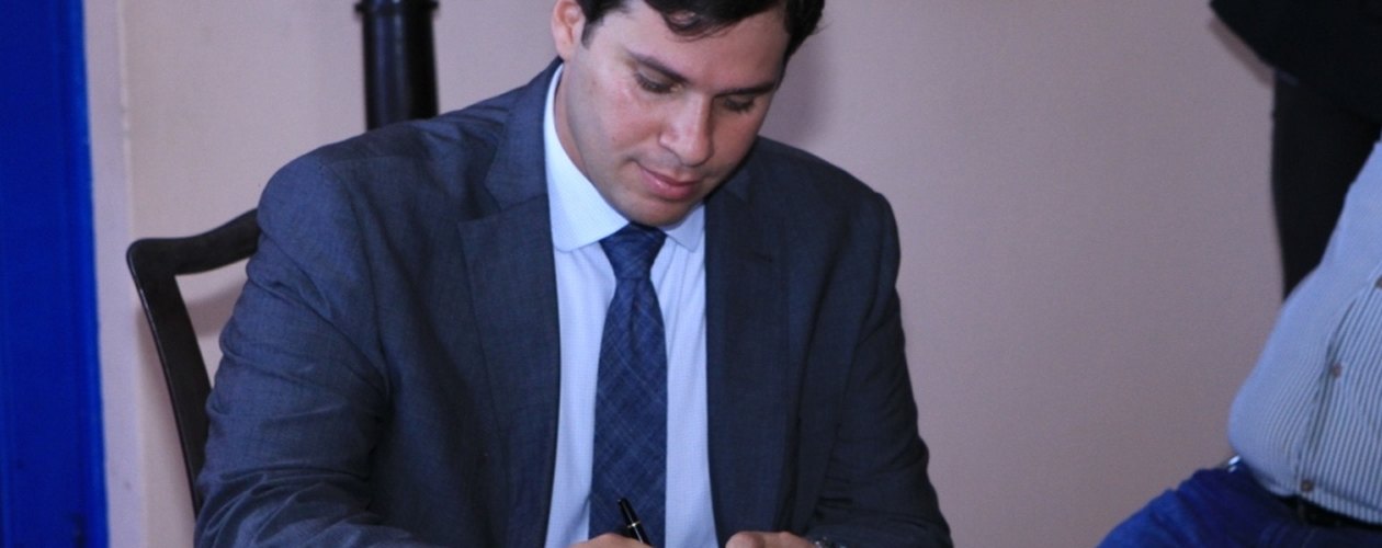 Prefeito de Marechal Deodoro intimida seus opositores com processos judiciais