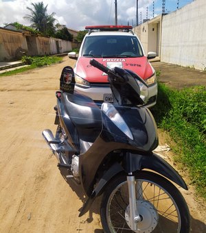 Dono de residência denuncia inquilino com moto suspeita de furto no bairro Arnon de Melo em Arapiraca