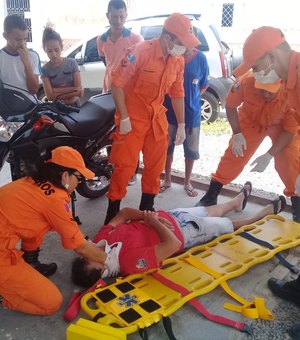 Colisão entre carro e moto deixa um ferido em bairro de Arapiraca