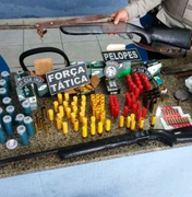 Polícia apreende duas espingardas e cerca de 200 munições em residência 
