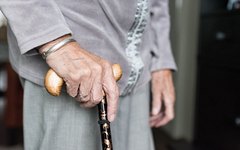 Com isolamento social, idosos se arriscam em atividades cotidianas