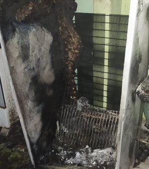 Geladeira pega fogo e residência é tomada por fumaça , em Arapiraca
