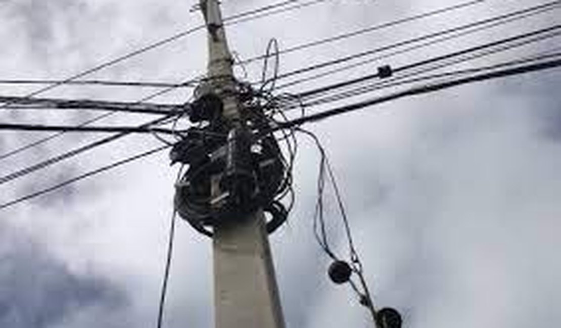 Trabalhos para recuperar redes elétricas danificadas são iniciados em 16 cidades alagoanas