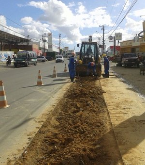 Prefeitura interrompe serviços de pavimentação asfáltica devido às chuvas em Arapiraca