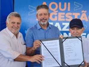 Arthur Lira garante mais 200 casas na Barra de São Miguel. Presidente da Caixa vem a AL para assinatura de contrato