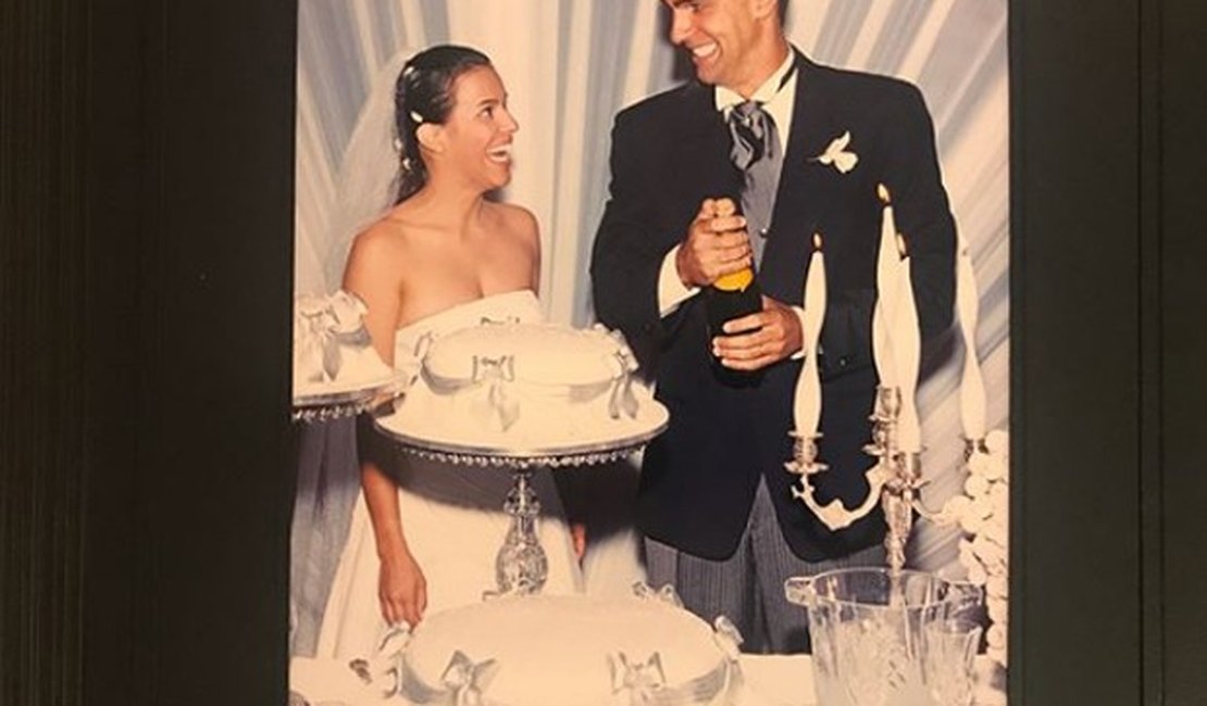 Tadeu Schmidt compartilha foto de casamento e brinca com a felicidade dele