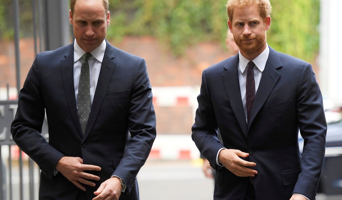 Harry e William divulgam nota conjunta para negar crise na relação entre eles