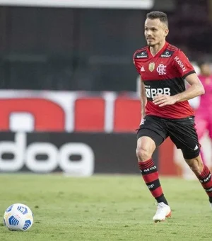 Renê encaminha saída do Flamengo para assinar em definitivo com o Internacional